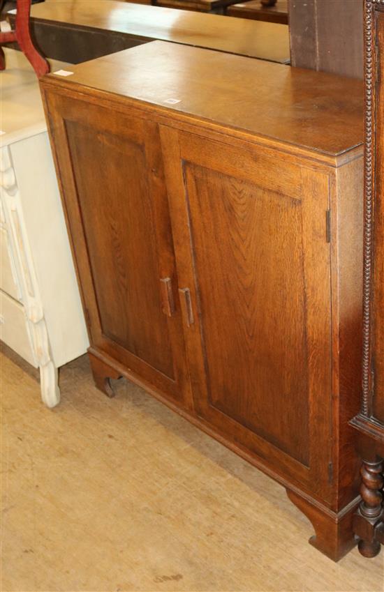 Dwarf oak 2 door cupboard(-)